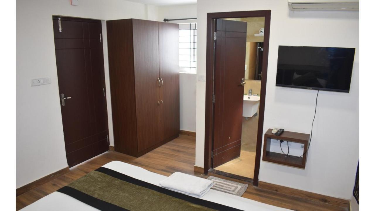 Symphony Suites Bangalore Exterior foto